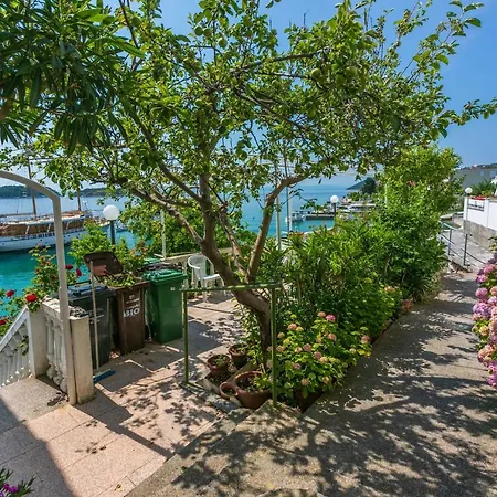 Vera * Supetarska Draga