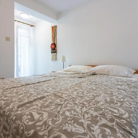 Vera Apartment