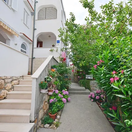 Vera Daire Supetarska Draga